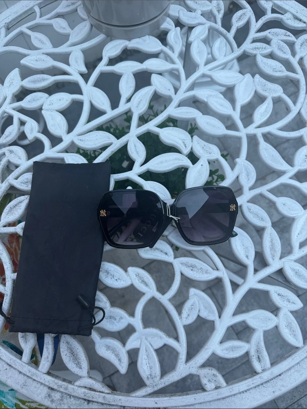 Designer-Inspired Black Women’s Oversized Sunglasses with Gold Logo Accent